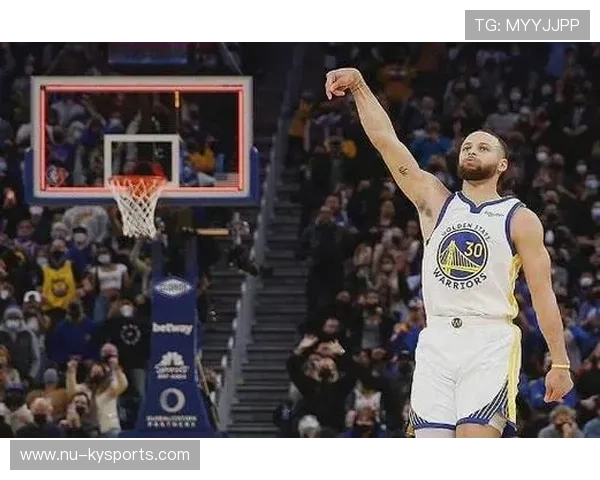 在对阵勇士的季后赛系列赛中，库里单场投中11个三分，帮助球队夺取胜利！